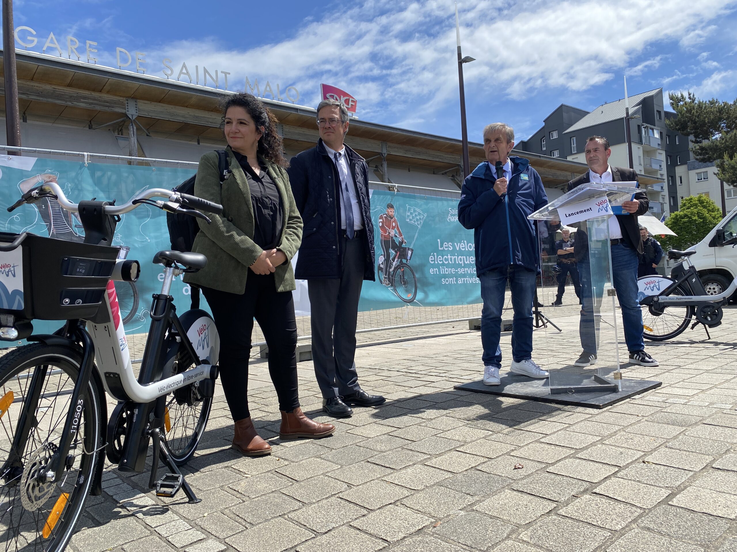 Velos electriques en libre service premiers coups de pedale a Saint Malo Saint Malo Agglomeration
